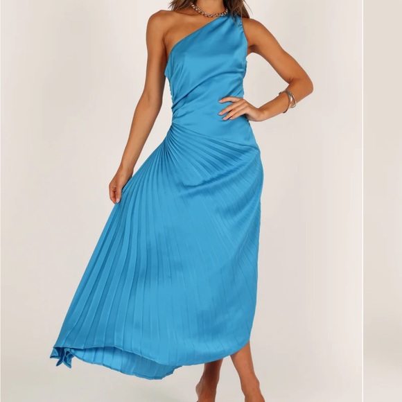 Pleated One Shoulder Dress - Picture 5 of 9